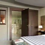 Hotel Square 5*