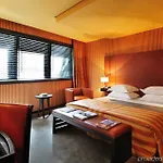 Square Hotel