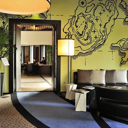 Square Hotel 5*