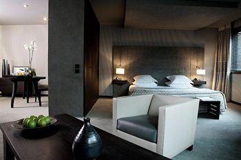 Square Hotel