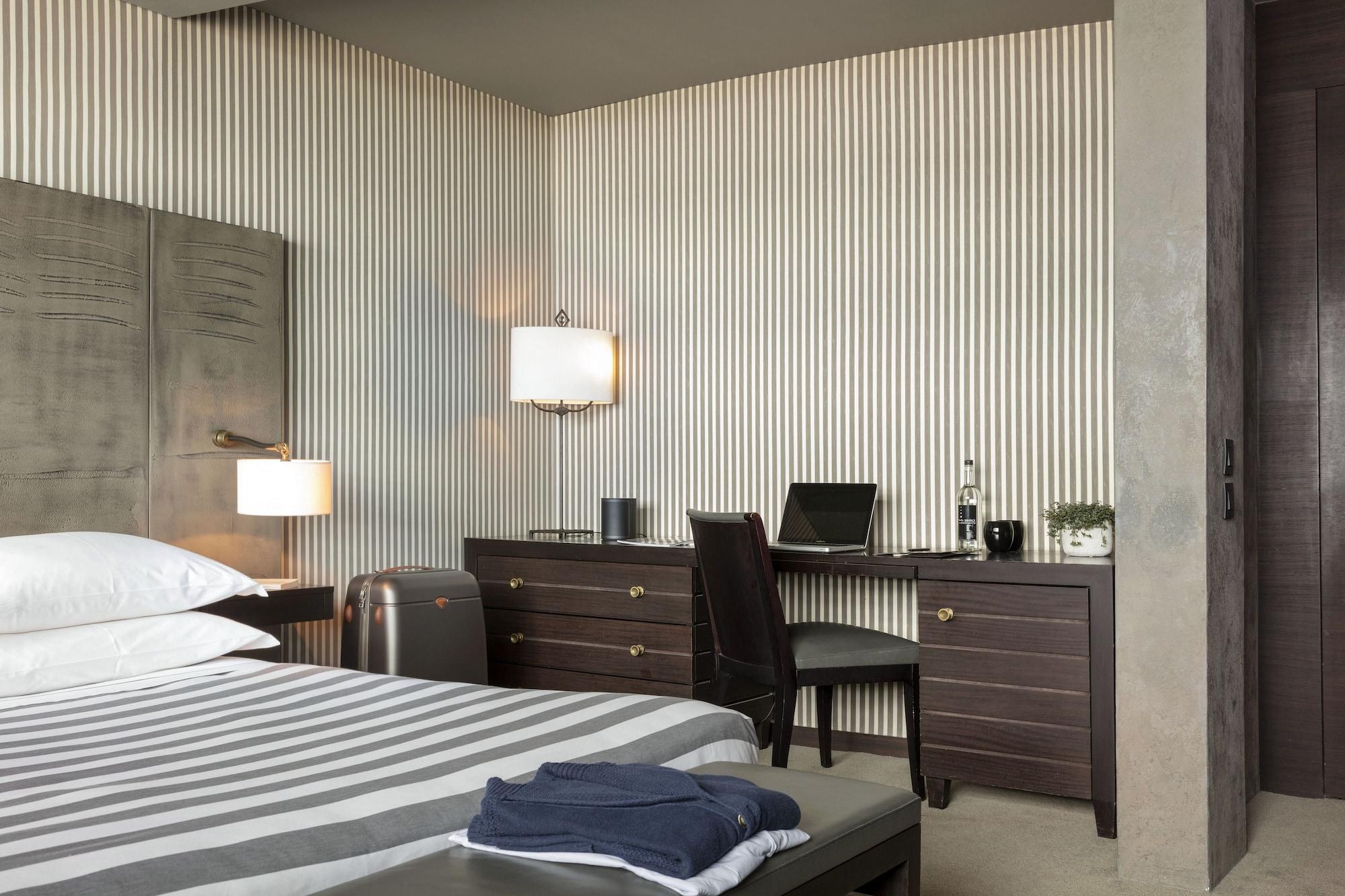 Hotel Square 5*