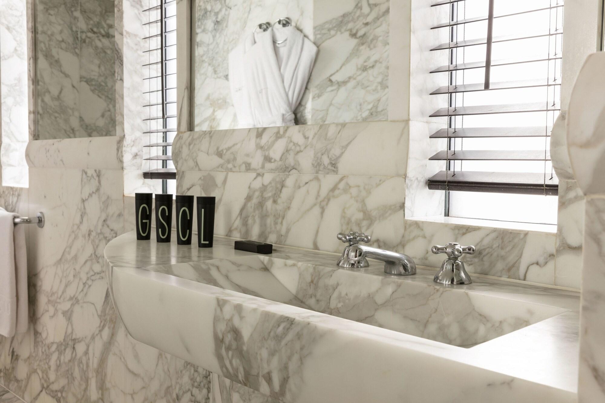 Square Hotel 5*