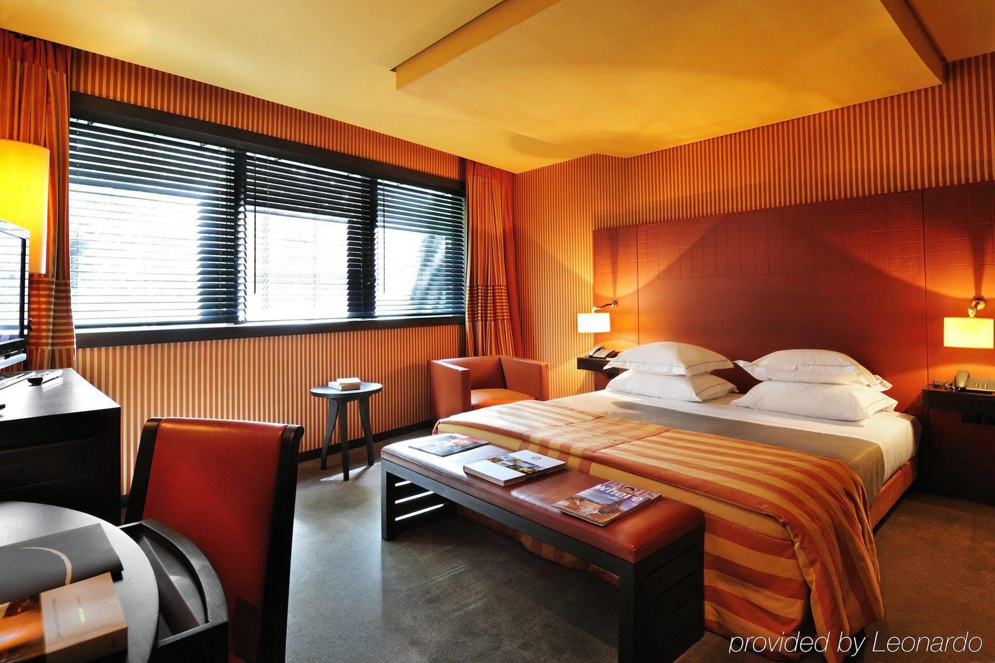 Square Hotel